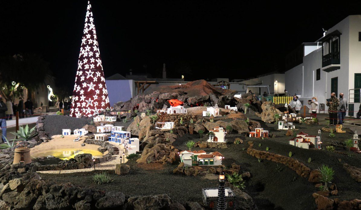 Yaiza comienza la Navidad con la inauguración de su portal de  Belén, el de mayor tradición de la Isla