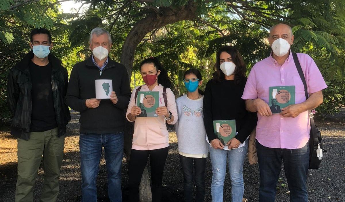 La Asociación Merecedes Medina Díaz entrega un donativo a dos familias de La Palma