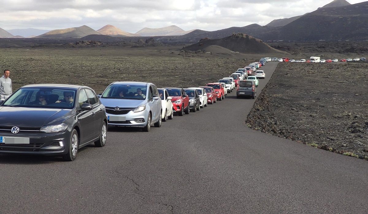 Largas colas para entrar a Timanfaya