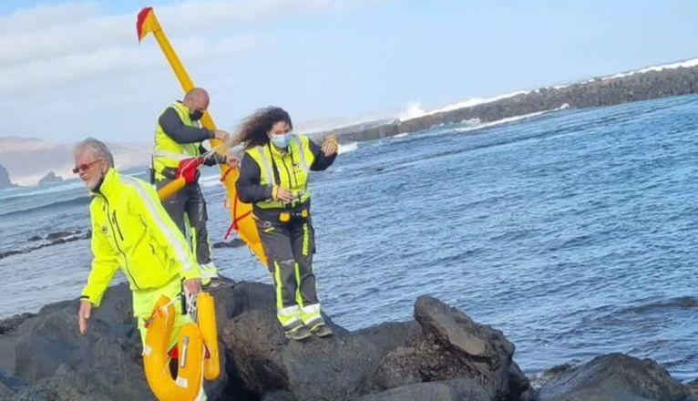 Rescate de un velero en Órzola Rescate de un velero en Órzola