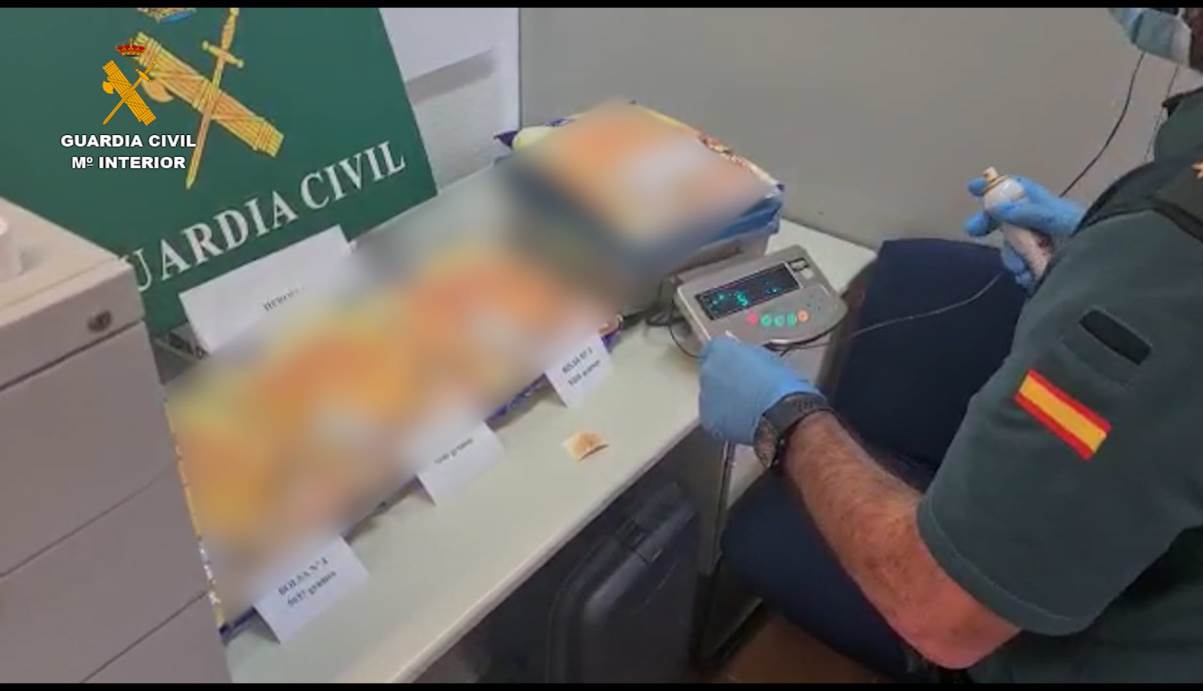 La Guardia Civil detiene a un pasajero en el aeropuerto de Lanzarote con 20 kilos de heroína 