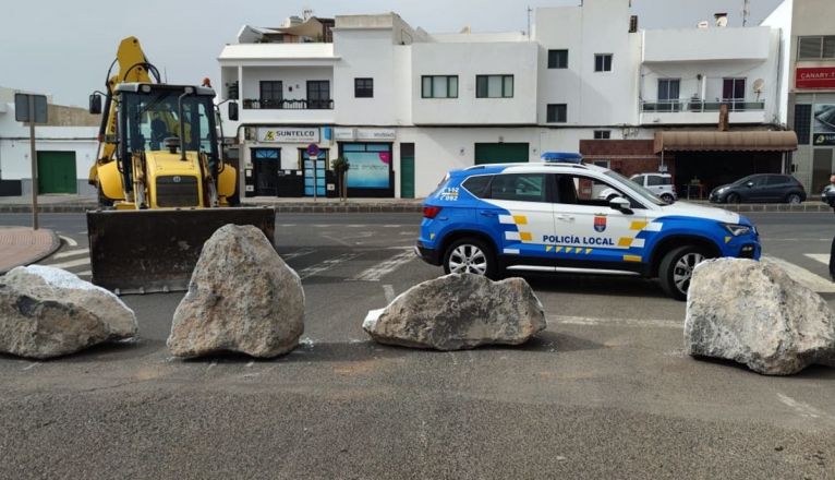 El Ayuntamiento trató de retirar las piedras este miércoles