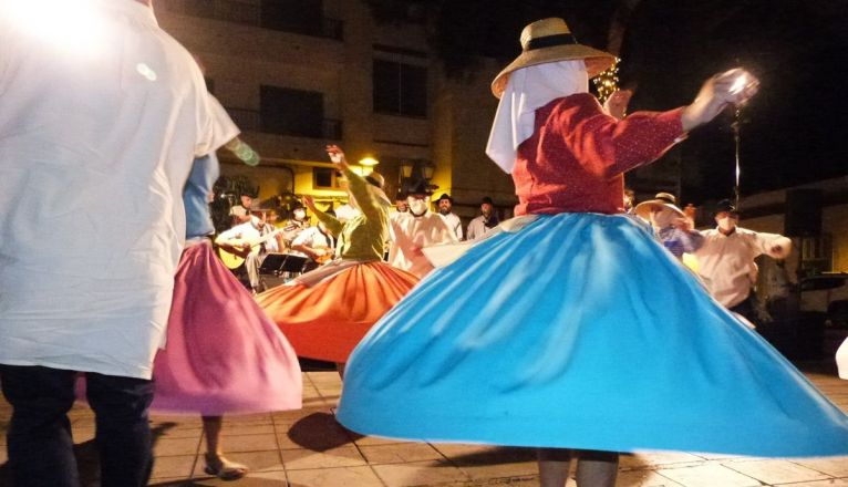 La Agrupación Folclórica Los Campesinos bailó algunos de los tradicionales