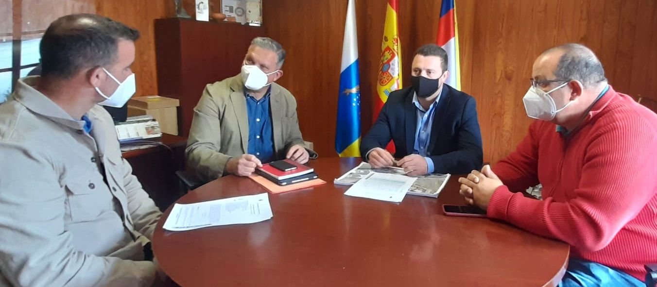 El nuevo consejero de Obras Públicas del Cabildo, en su visita al Ayuntamiento de Yaiza