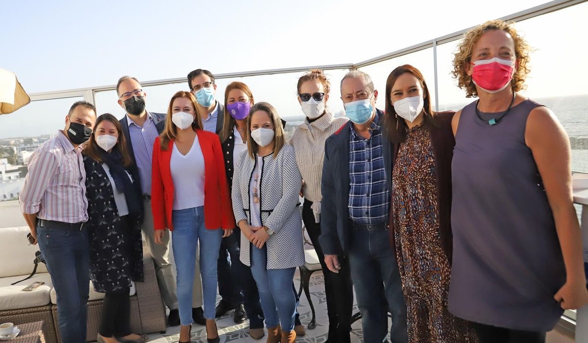 Los consejeros de PSOE y Podemos en la firma del pacto