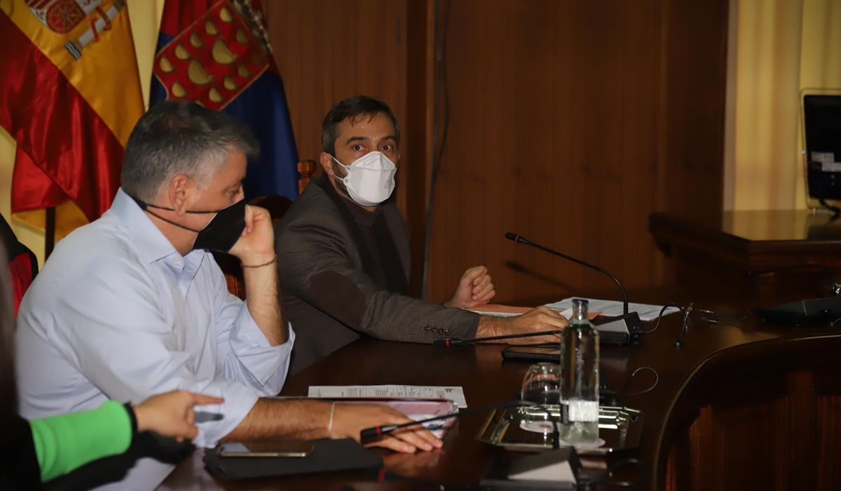 Pedro San Ginés y David de la Hoz durante un pleno