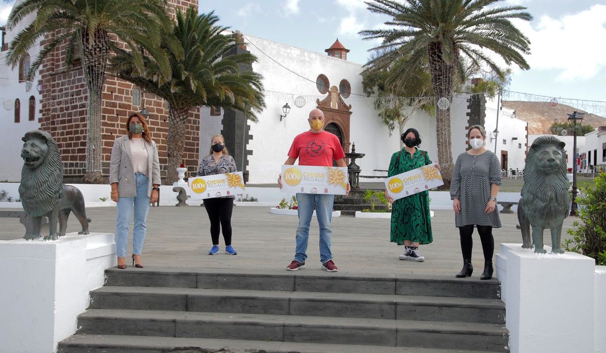 Entrega de cheques regalo en Teguise