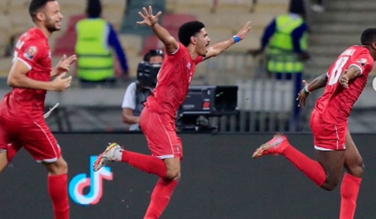 Saúl Coco durante el partido contra Argelia