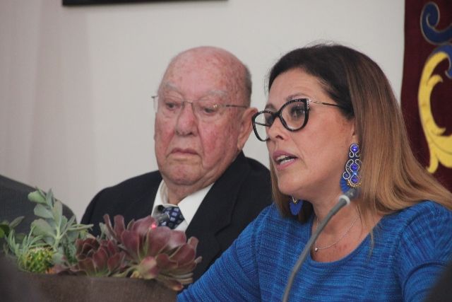 Carlos Manrique junto a la alcaldesa, Astrid Pérez