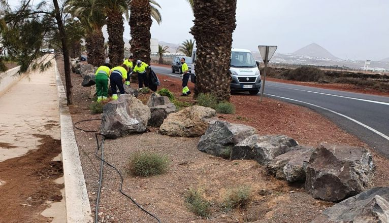 Operarios de limpieza en Tías