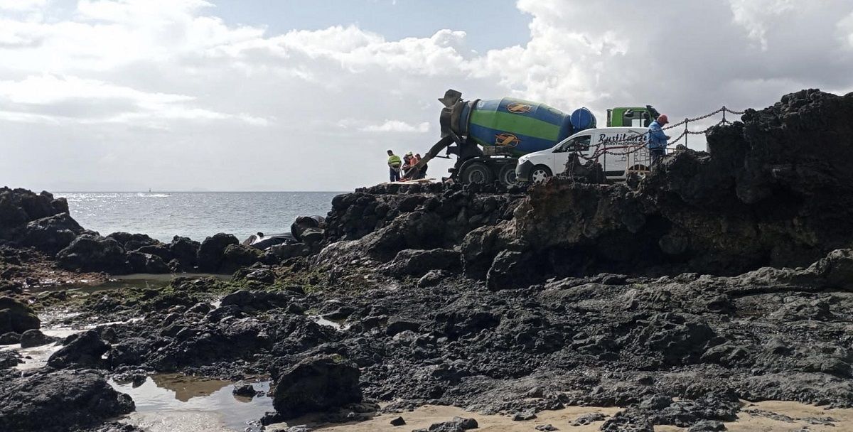 Obras en el muellito de Playa Chica
