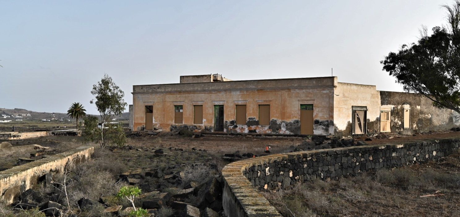 La Casa Carrasco, a la entrada de La Geria