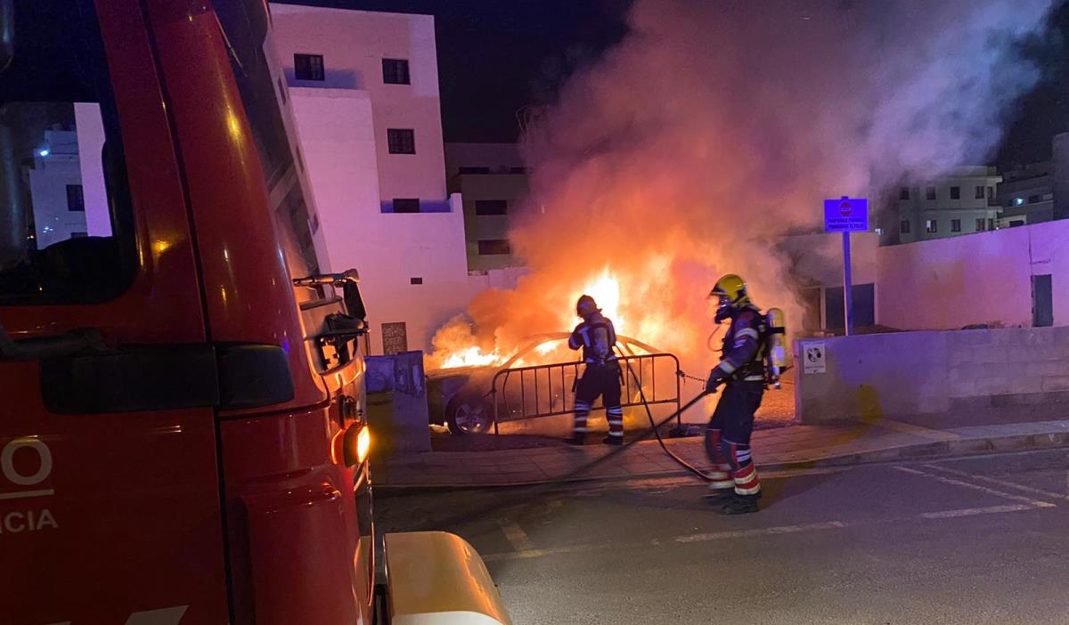 Incendio de un vehículo en Arrecife