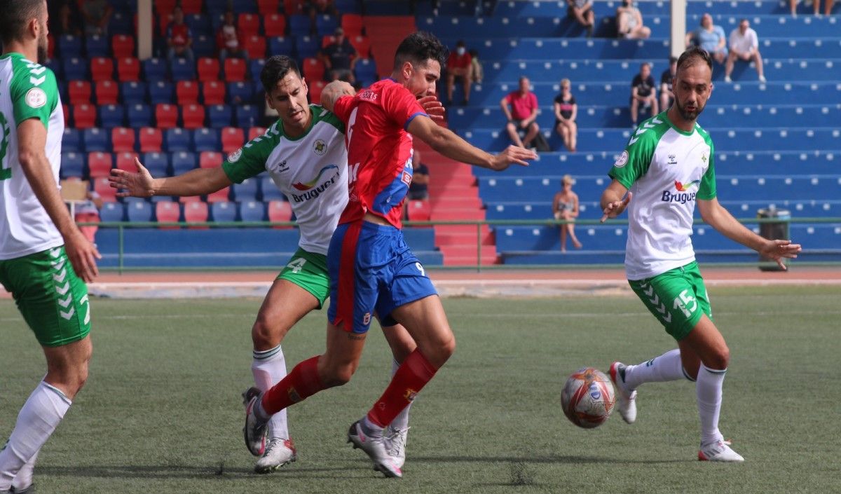 La UD Lanzarote cae ante el Villa de Santa Brígida  tras un riguroso penalti