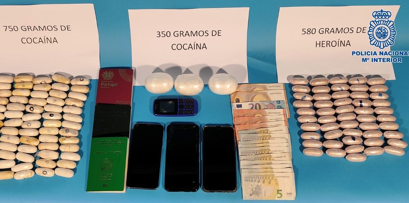 Imagen de la droga incautada en el interior del organismo de los detenidos