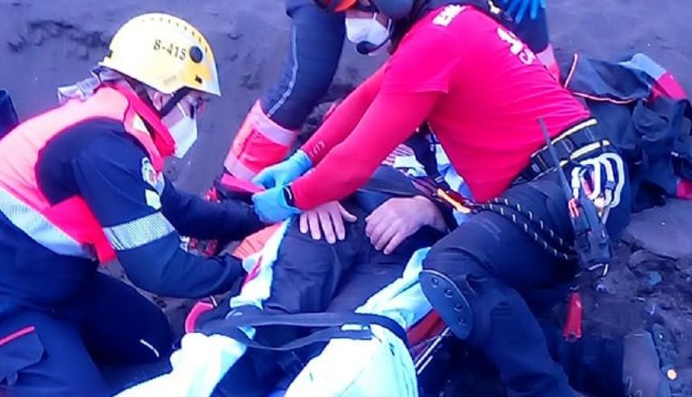 Rescate de un parapentista en Playa Quemada