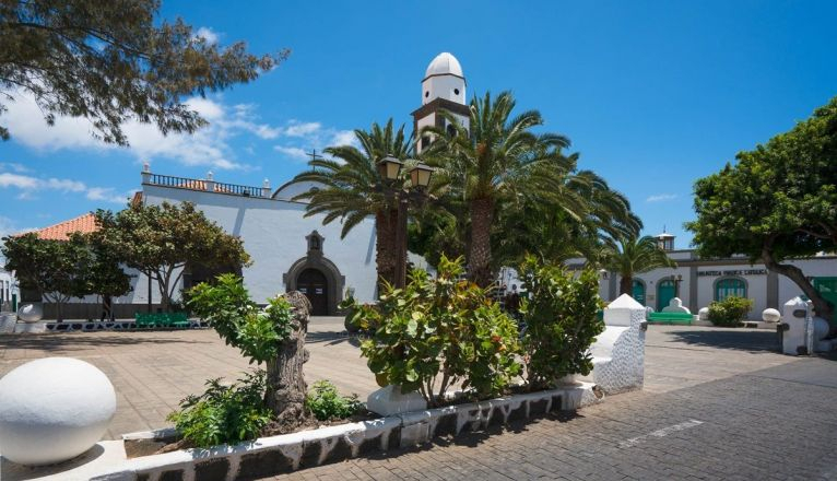 Plaza de Las Palmas de Arrecife Plaza de Las Palmas de Arrecife