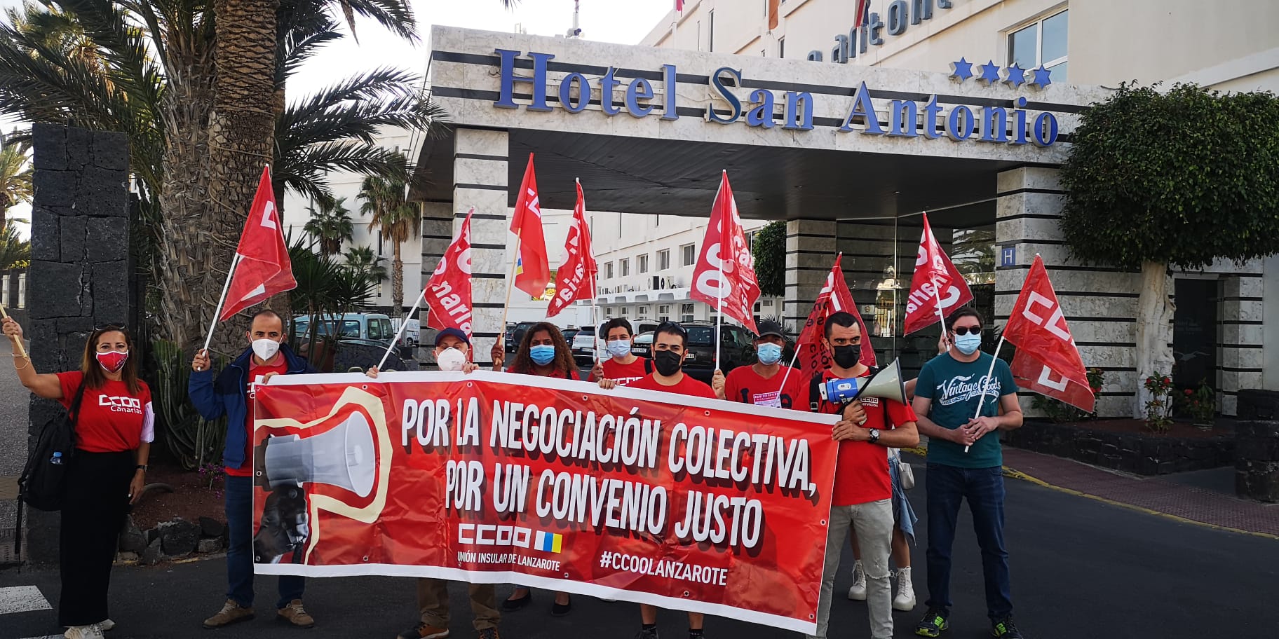Piquete de CCOO frente a un hotel de Puerto del Carmen