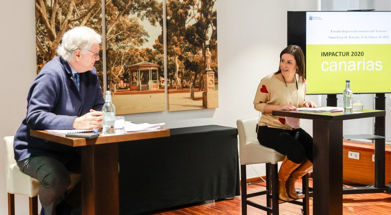 The Minister of Tourism, Yaiza Castilla, and the Executive Vice President of Exceltur, José Luis Zoreda