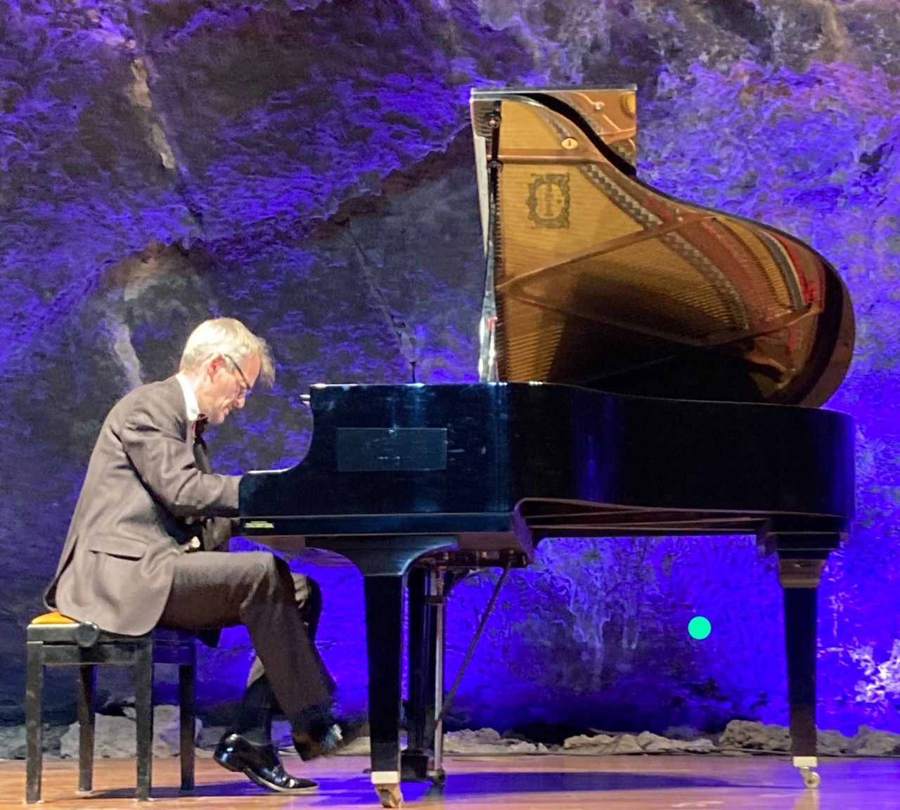 Luis Fernando Pérez, durante su actuación en la Cueva de los Verdes