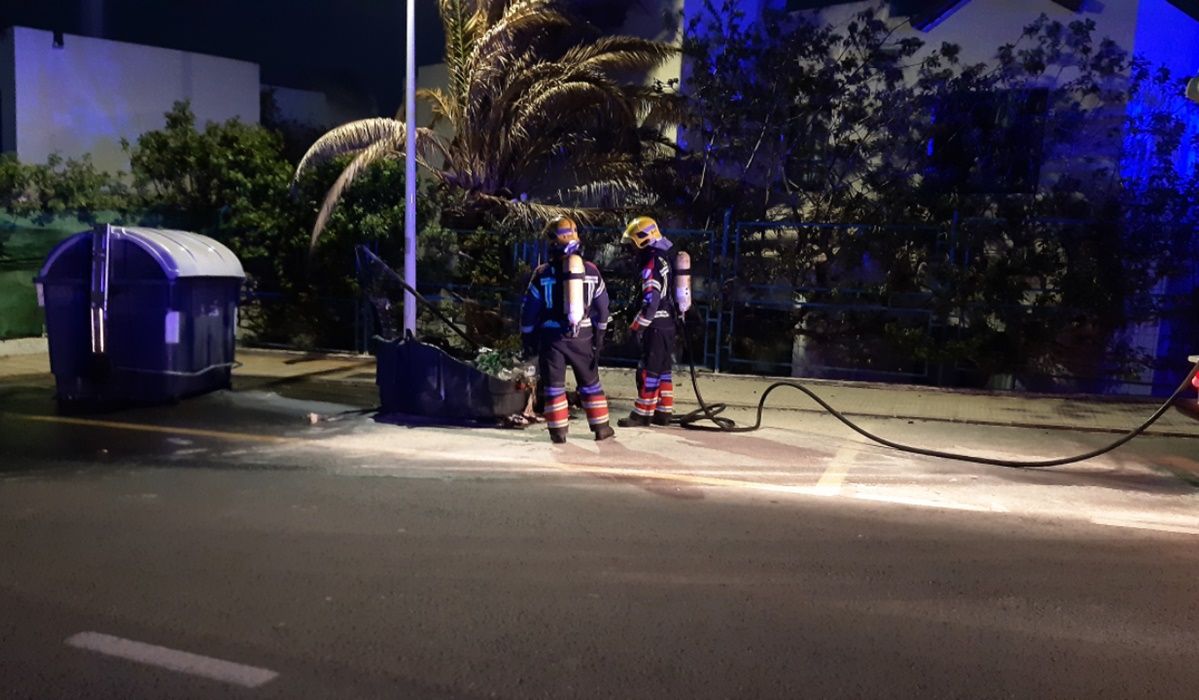 Arde un contenedor en Puerto del Carmen