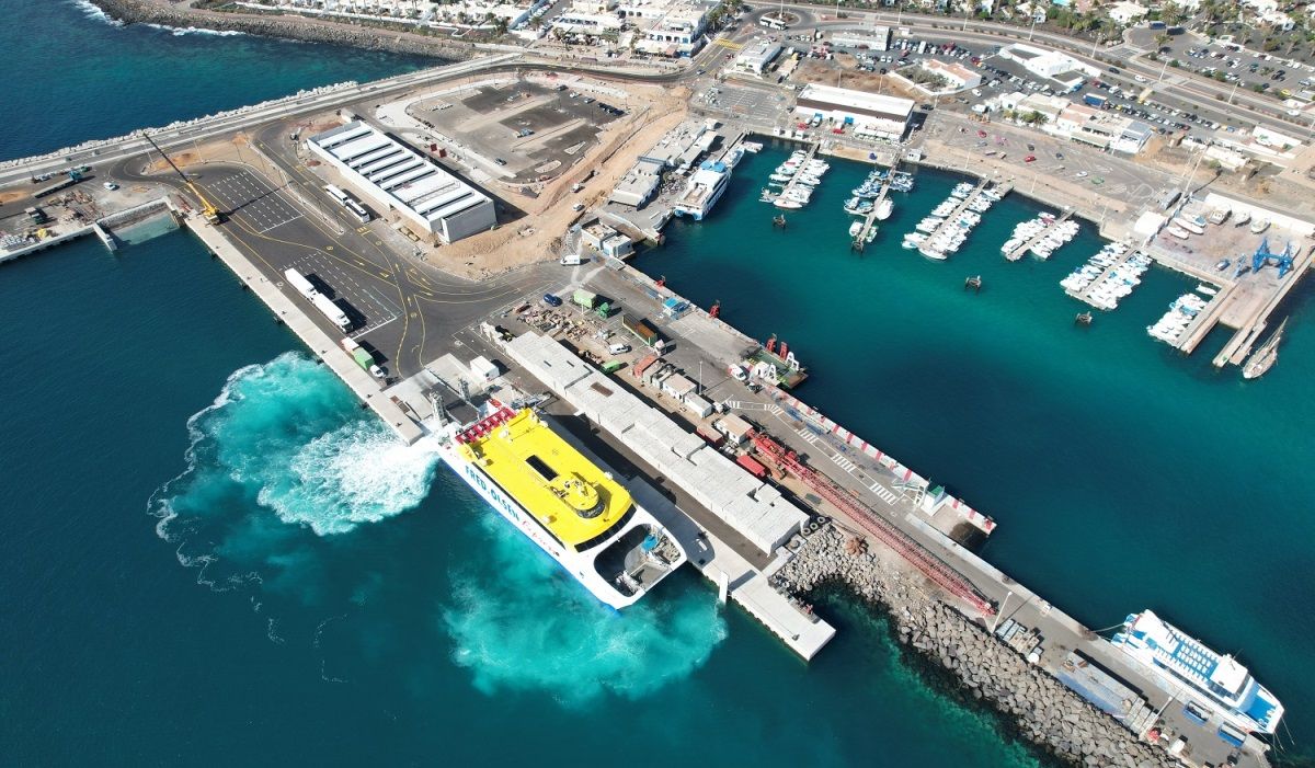 Vista aérea del puerto de Playa Blanca