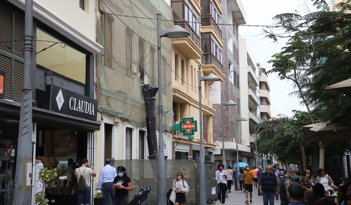 Fachada en obras en la calle Real