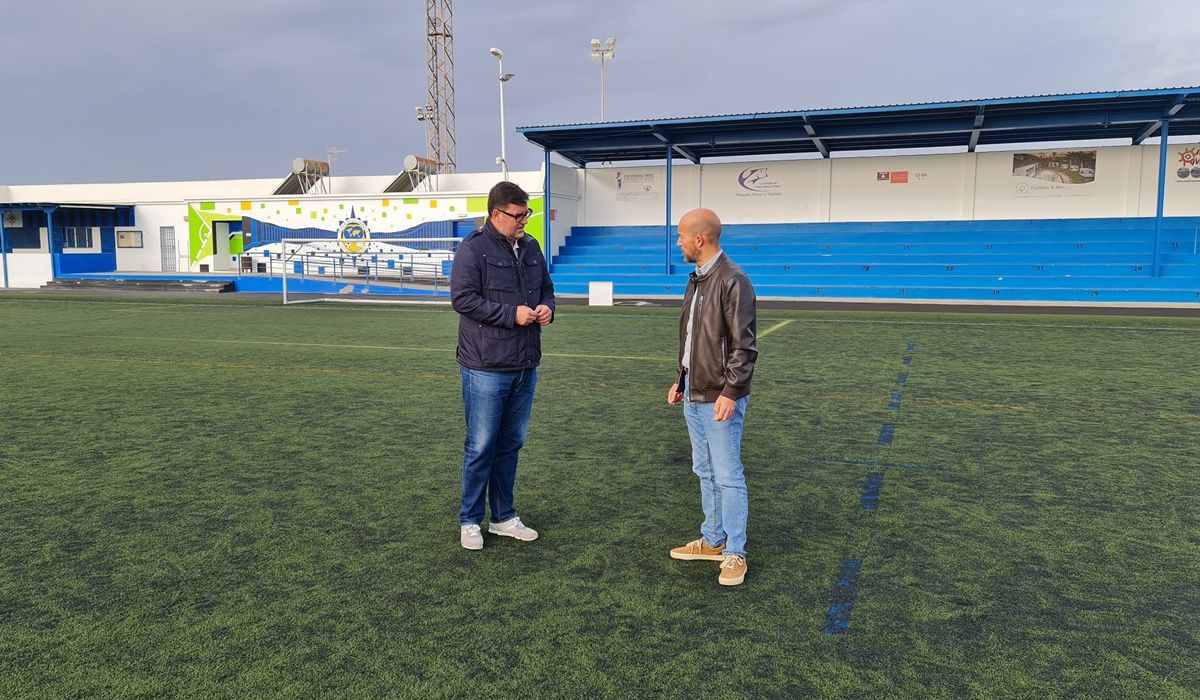 El alcalde de San Bartolomé, Isidro Pérez, junto al concejal de Deportes, Raúl de León