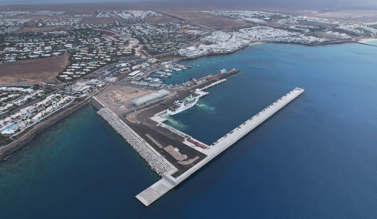 Vista aérea del puerto de Playa Blanca