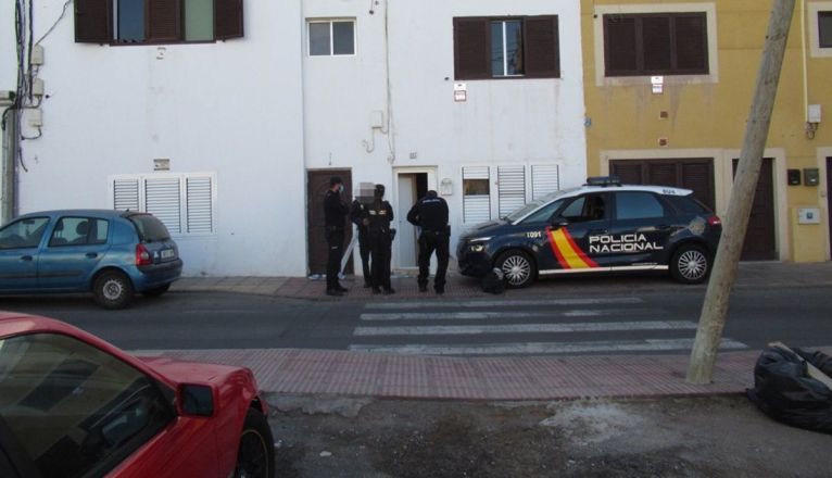 La Policía Nacional, en la vivienda donde tuvo lugar el asesinato