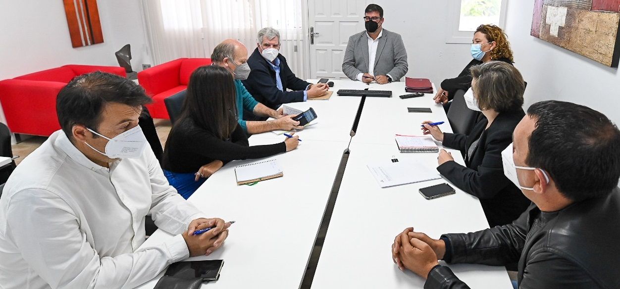 El Gobierno canario presenta el Plan General de San Bartolomé al Ayuntamiento