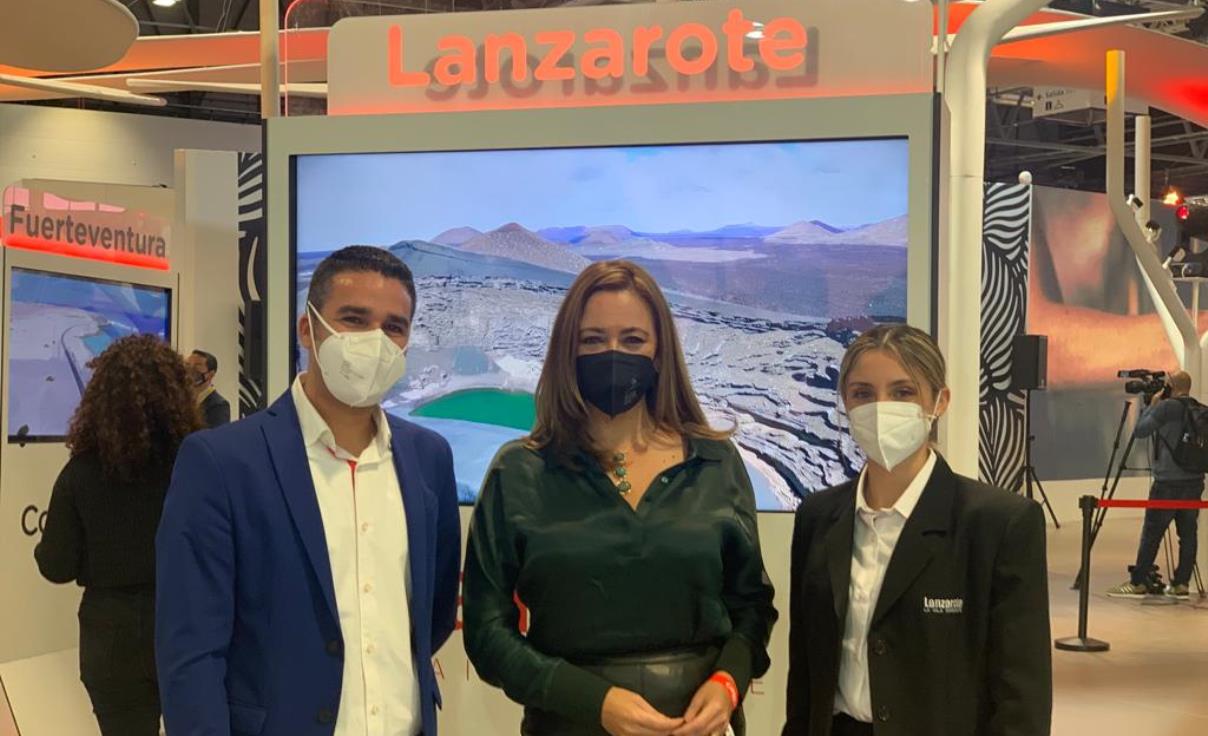 María Dolores Corujo, presidenta del Cabildo de Lanzarote y consejera de Turismo, en Fitur