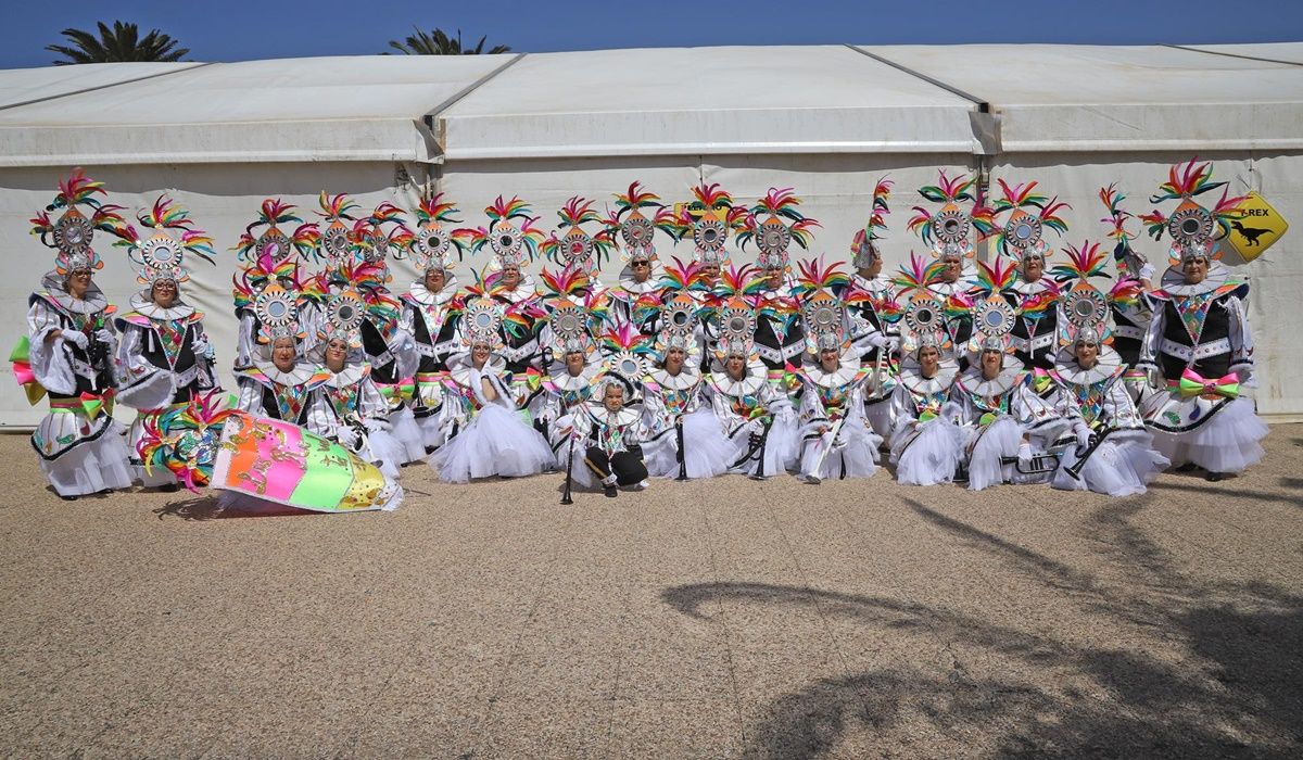 La murga Las Revoltosas durante el Carnaval de Día de San Bartolomé