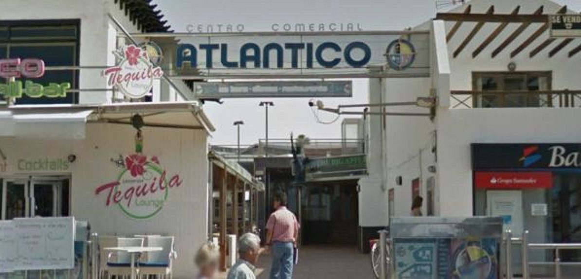 Entrada del centro comercial Atlántico de Puerto del Carmen