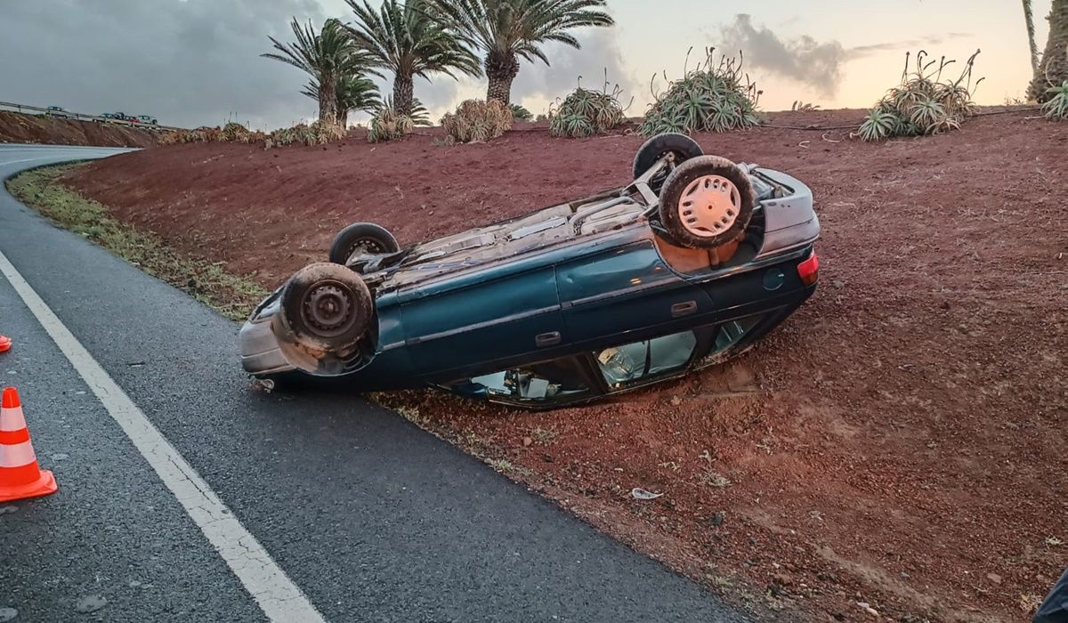 Vuelco a la altura del aeropuerto