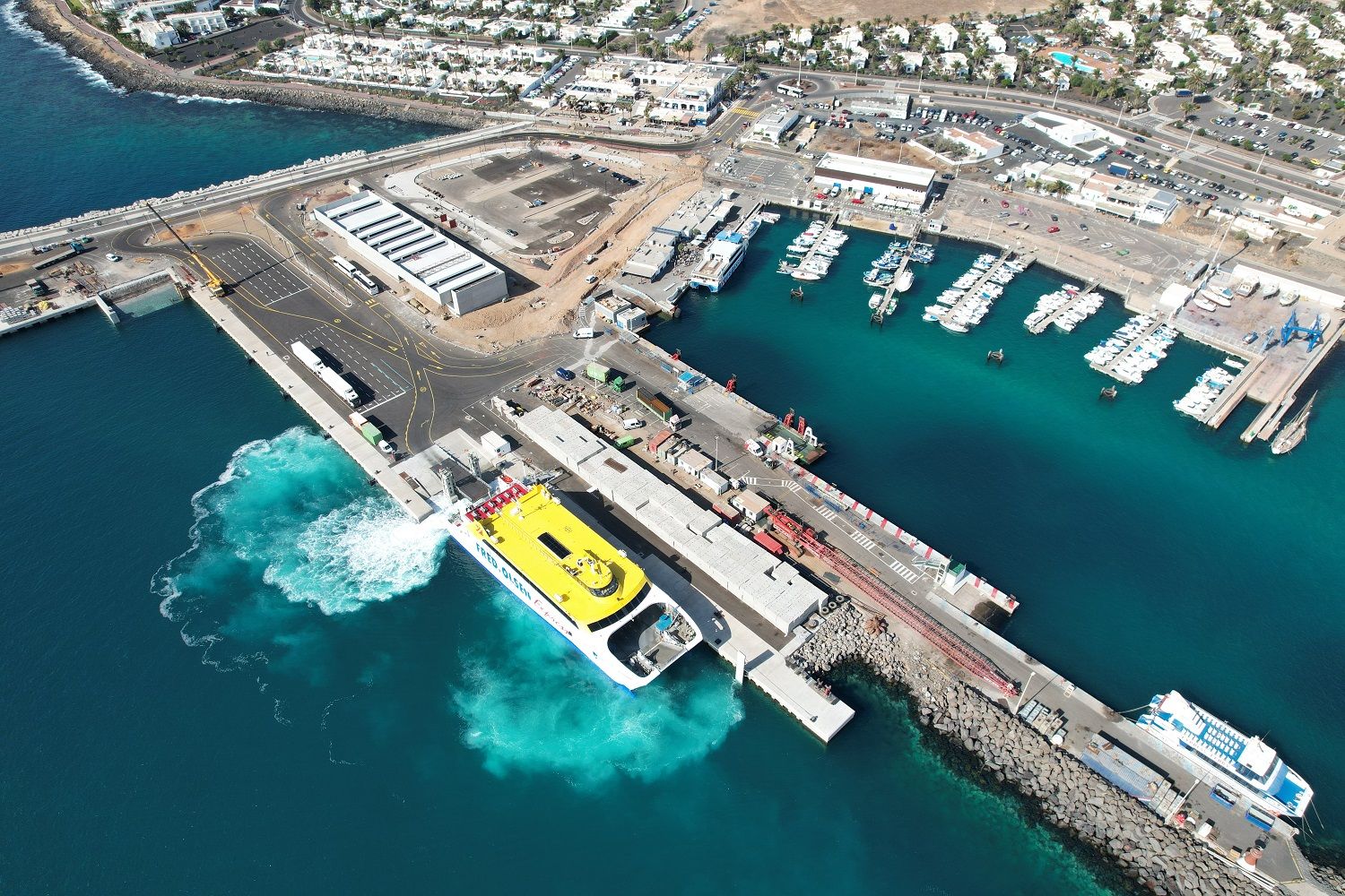 Vista aérea del puerto de Playa Blanca.