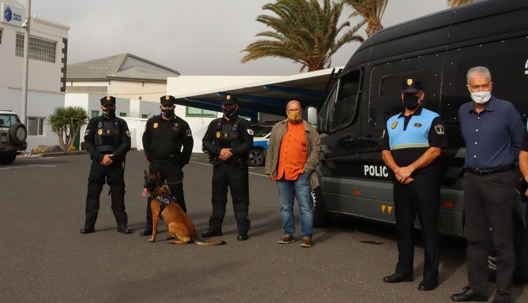 Presentación de Teguila, el perro policía de Tías