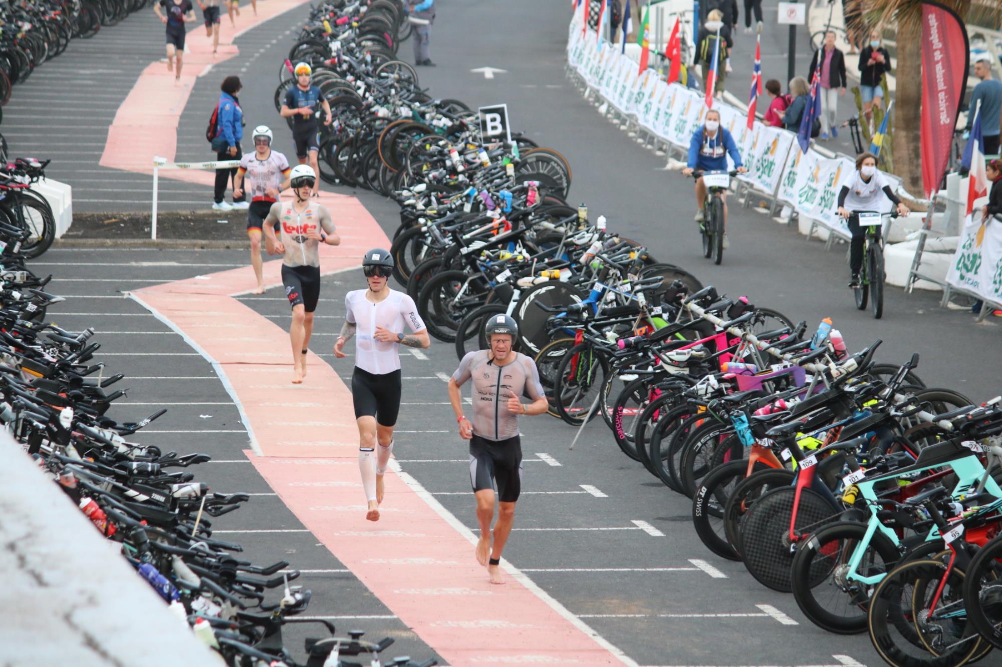 Léo Bergère y Katrina Matthews se llevan el triunfo en el Club La Santa IRONMAN 70.3 Lanzarote 2022