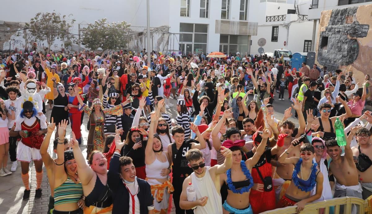 El Carnaval Porteño anima las calles de Arrecife