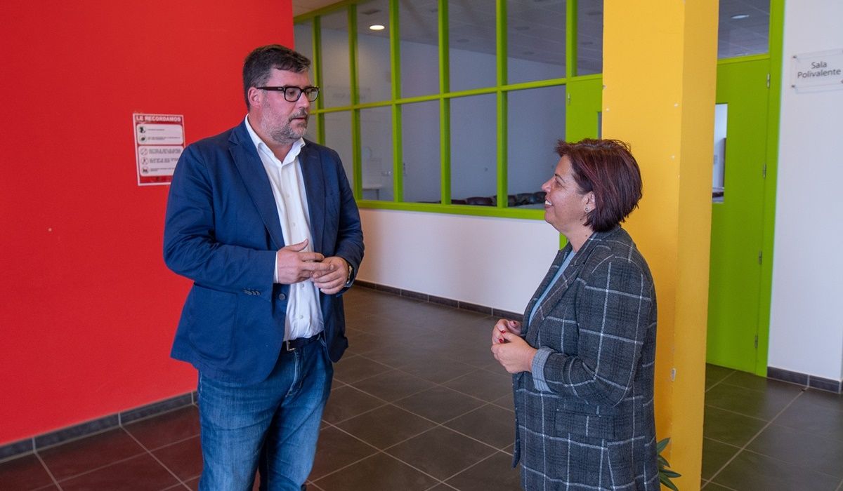 El alcalde de San Bartolomé junto a la concejal de Educación