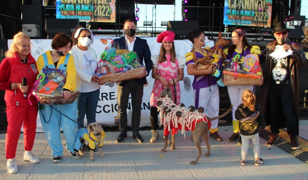 El Carnaval Canino de Playa Blanca sensibiliza sobre el cuidado animal