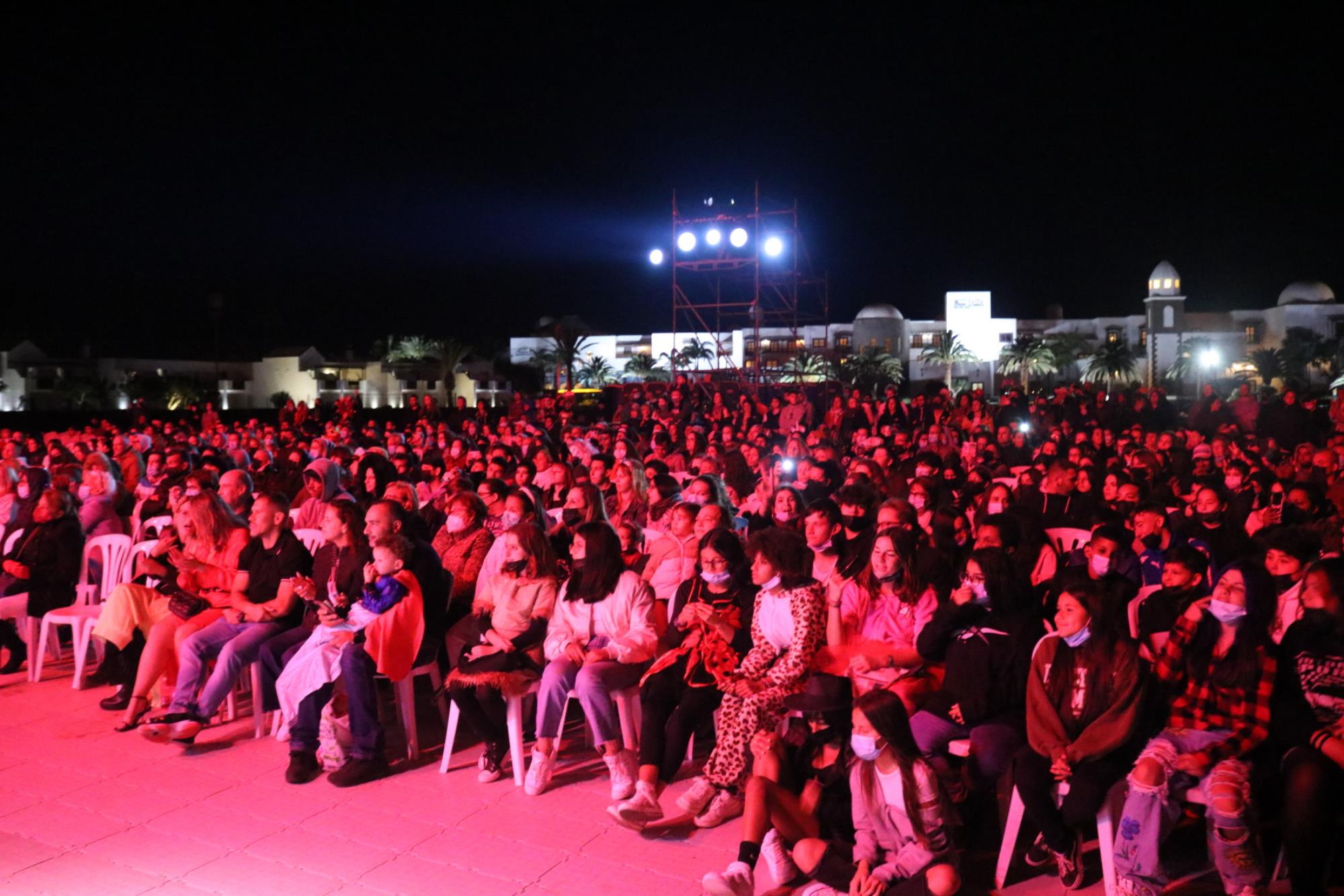 Noche de comparsas en el carnaval de Playa Blanca Noche de comparsas en el carnaval de Playa Blanca
