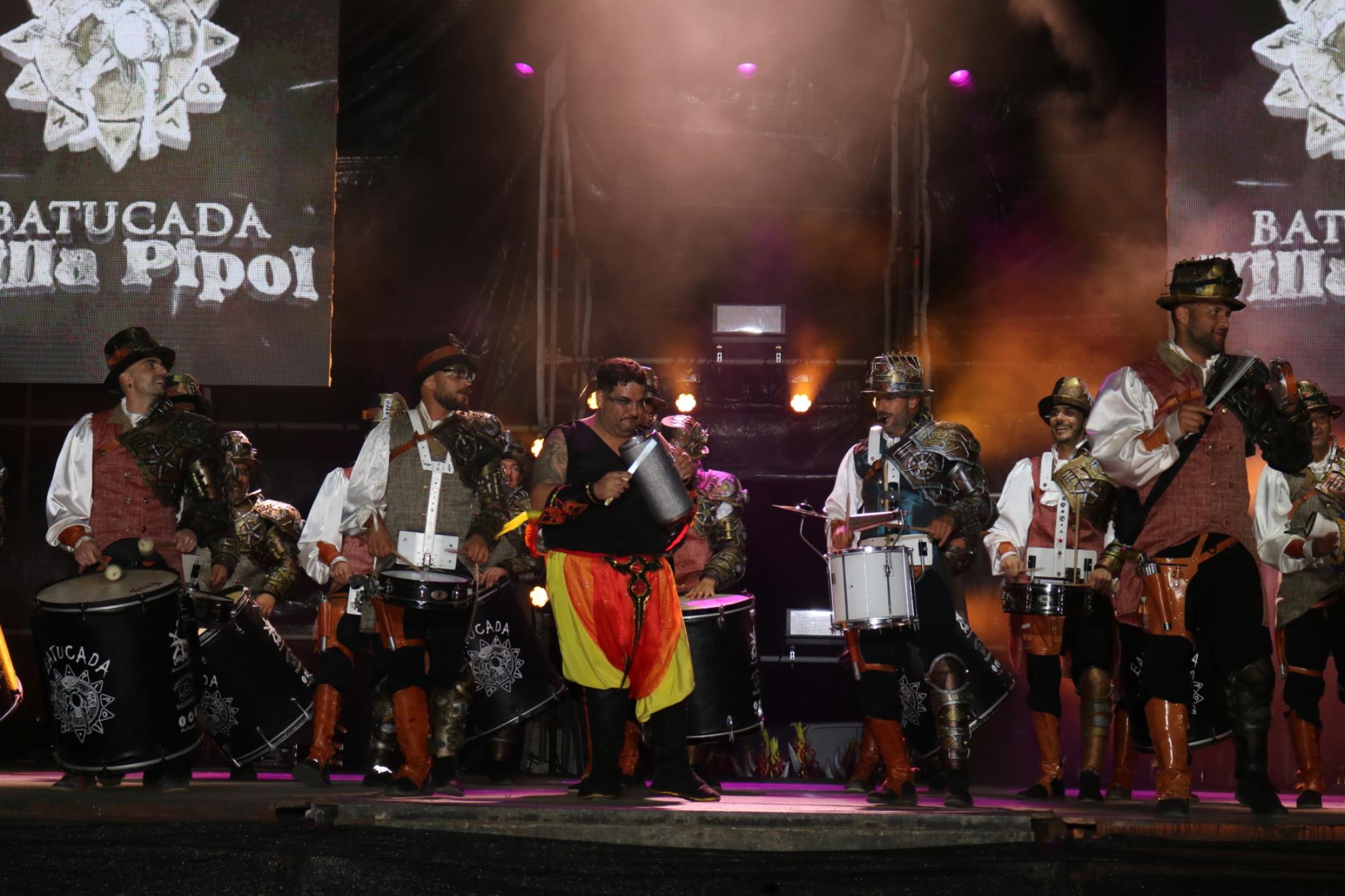 Noche de comparsas en el carnaval de Playa Blanca Noche de comparsas en el carnaval de Playa Blanca