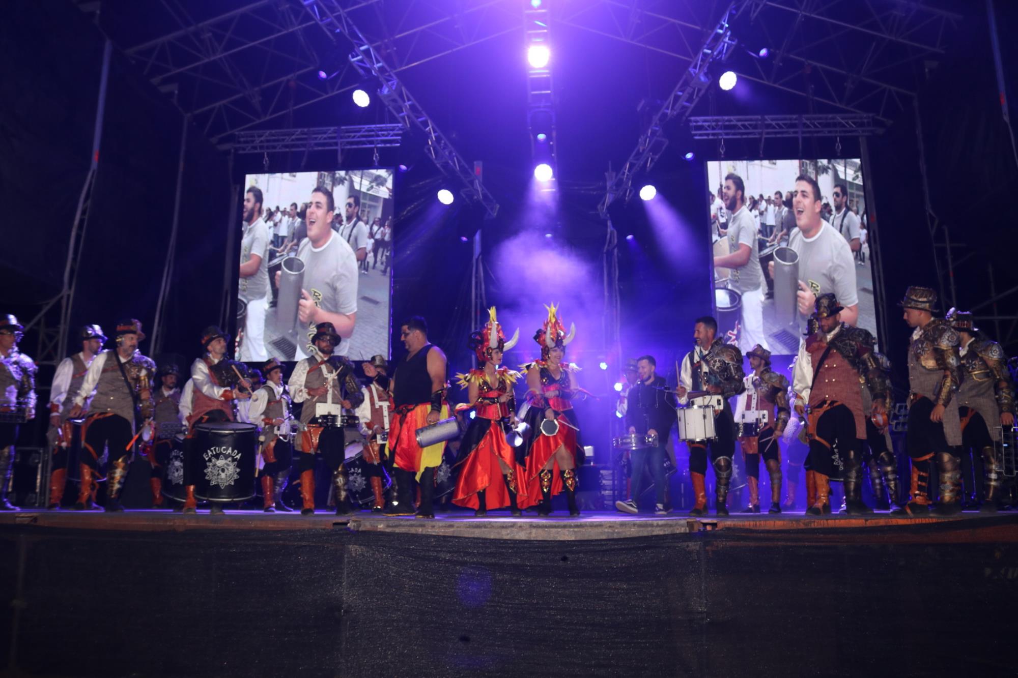 Noche de comparsas en el carnaval de Playa Blanca Noche de comparsas en el carnaval de Playa Blanca