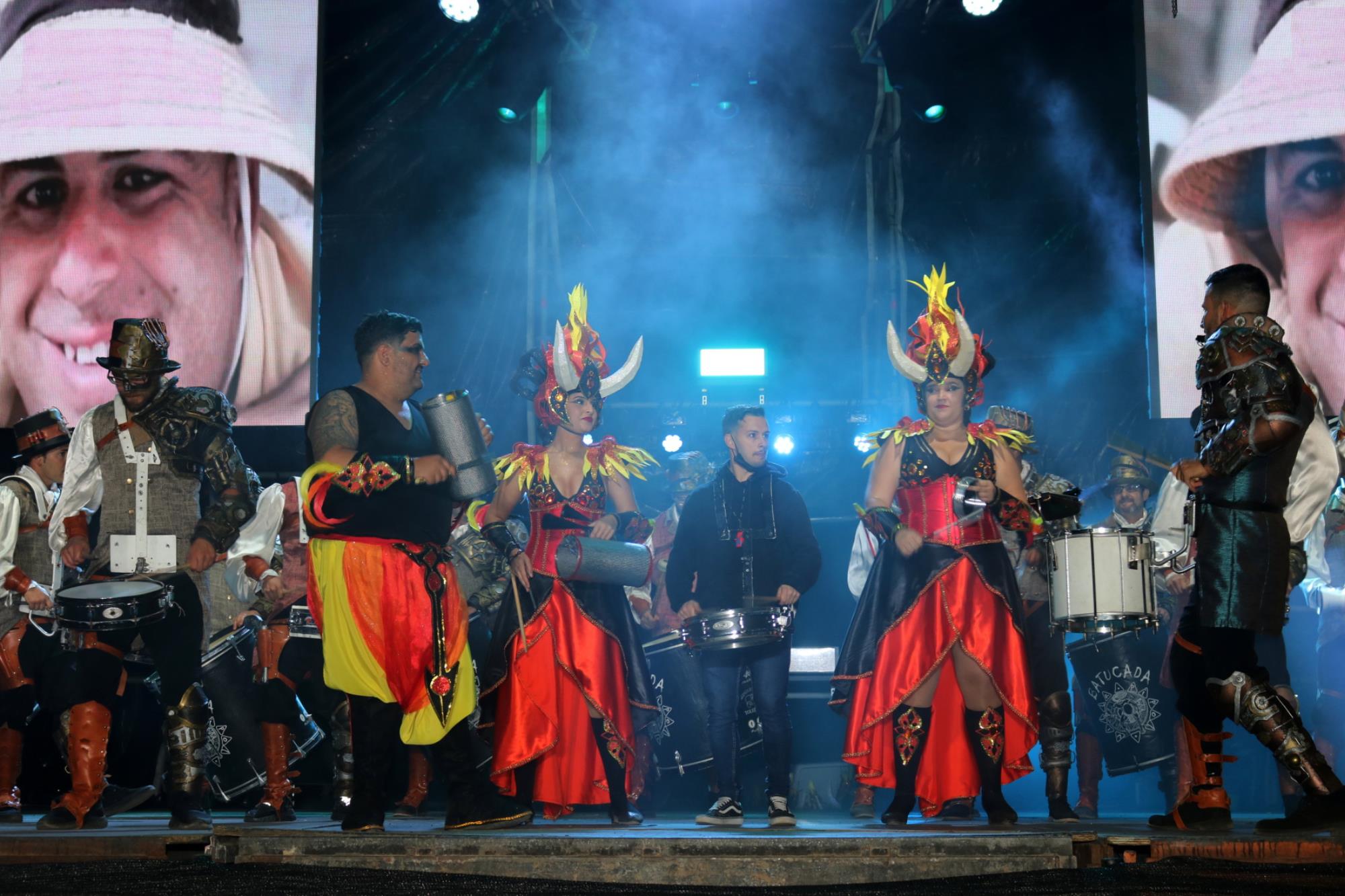 Noche de comparsas en el carnaval de Playa Blanca Noche de comparsas en el carnaval de Playa Blanca
