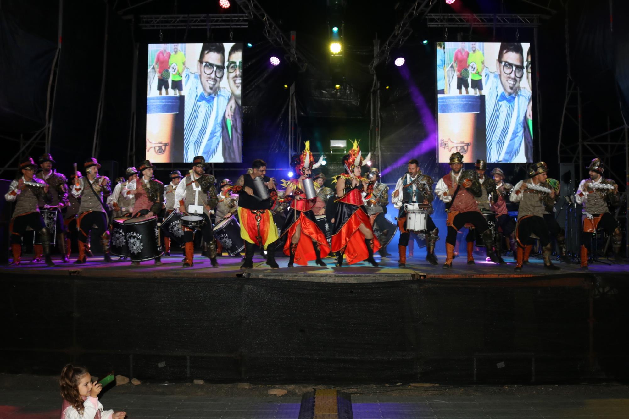 Noche de comparsas en el carnaval de Playa Blanca Noche de comparsas en el carnaval de Playa Blanca