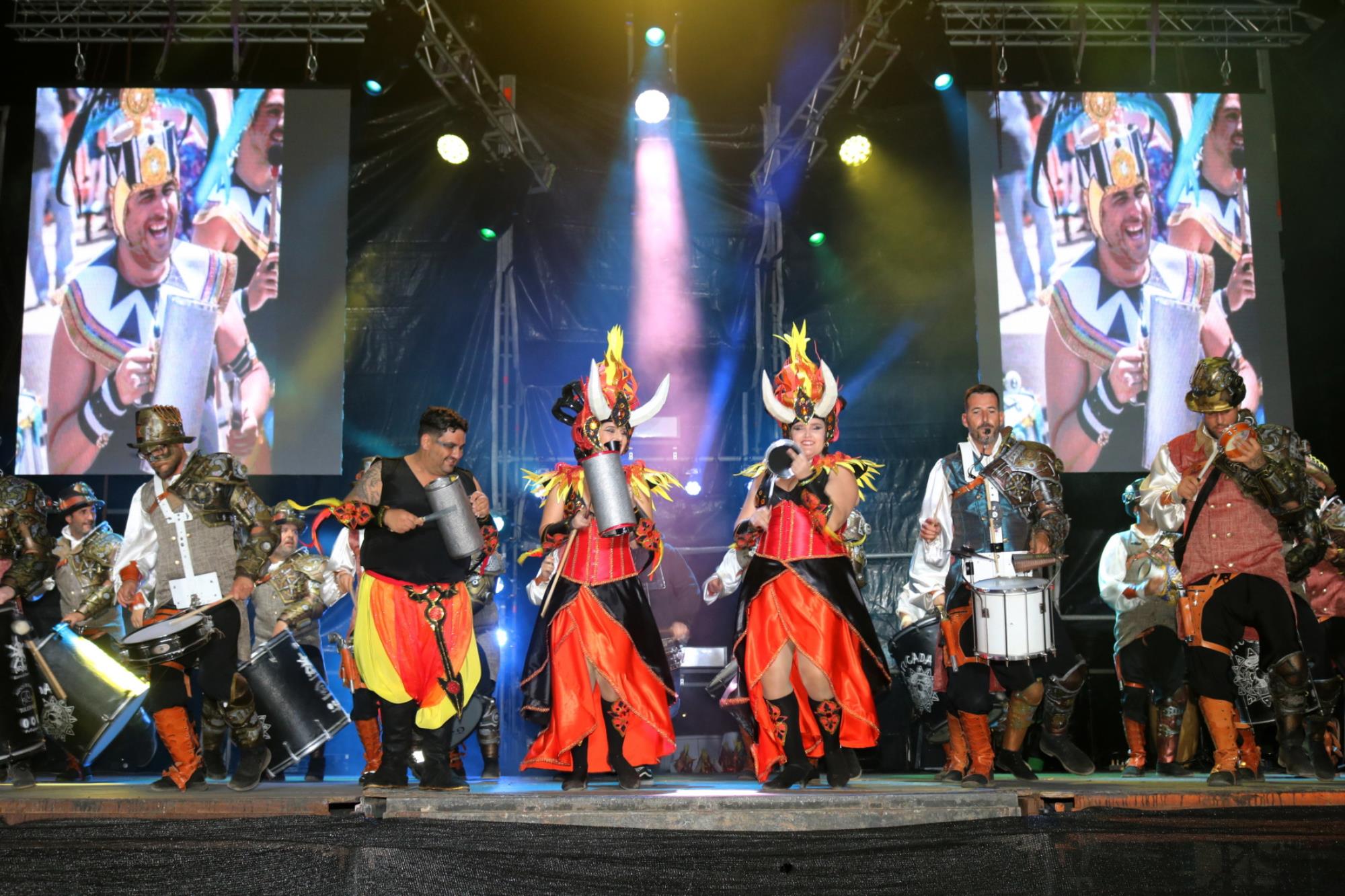 Noche de comparsas en el carnaval de Playa Blanca Noche de comparsas en el carnaval de Playa Blanca