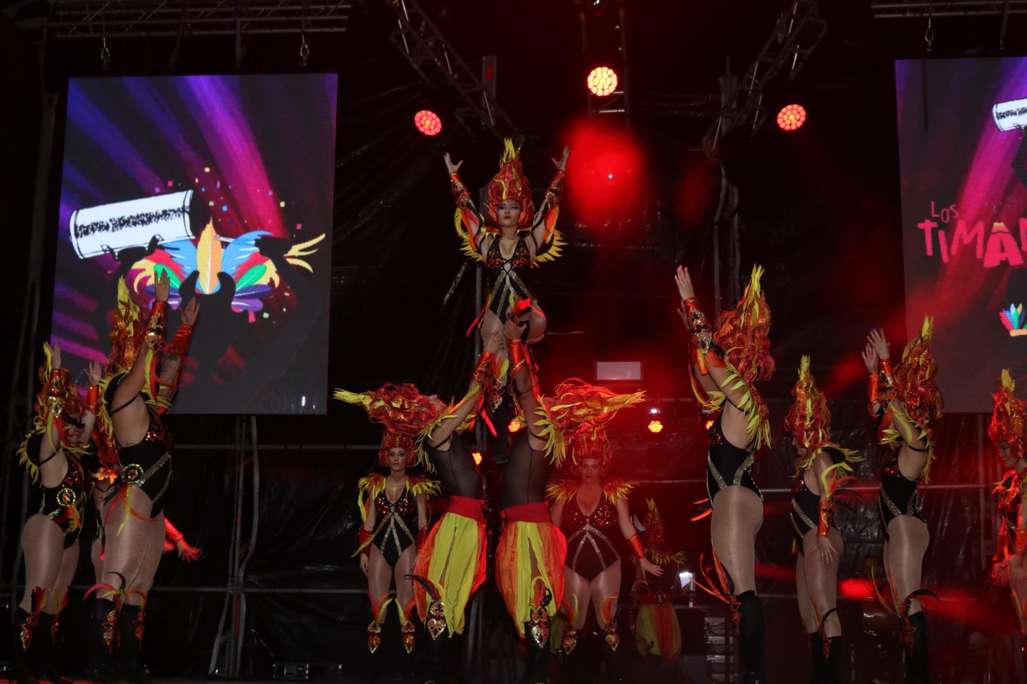 Noche de comparsas en el carnaval de Playa Blanca Noche de comparsas en el carnaval de Playa Blanca