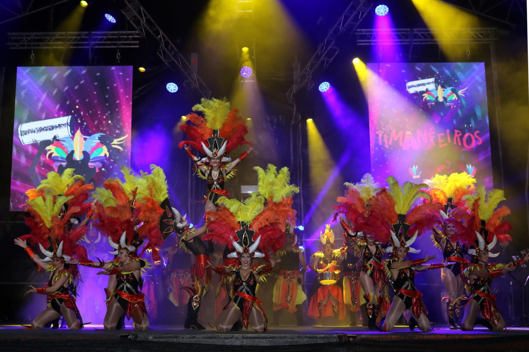 Noche de comparsas en el carnaval de Playa Blanca Noche de comparsas en el carnaval de Playa Blanca