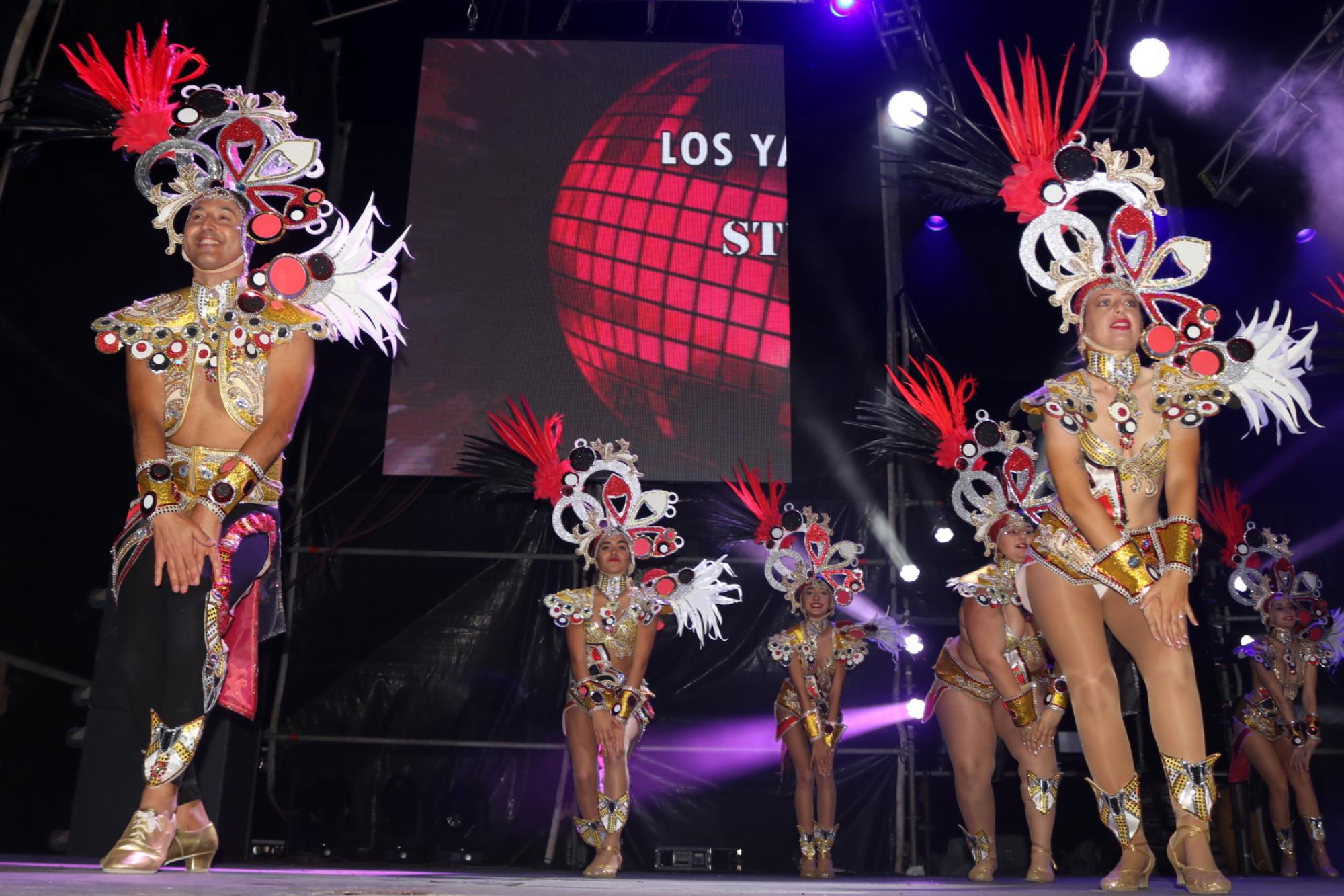 Noche de comparsas en el carnaval de Playa Blanca Noche de comparsas en el carnaval de Playa Blanca